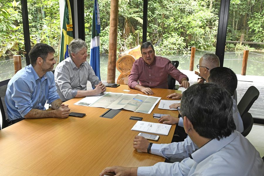 Center governador recebe representantes da coamo foto bruno rezende 01 scaled