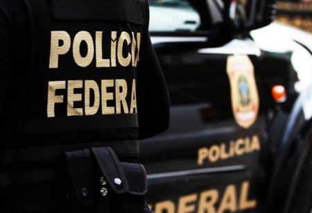 Left or right policia federal